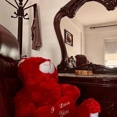 Charming Flat Getaway 베라트