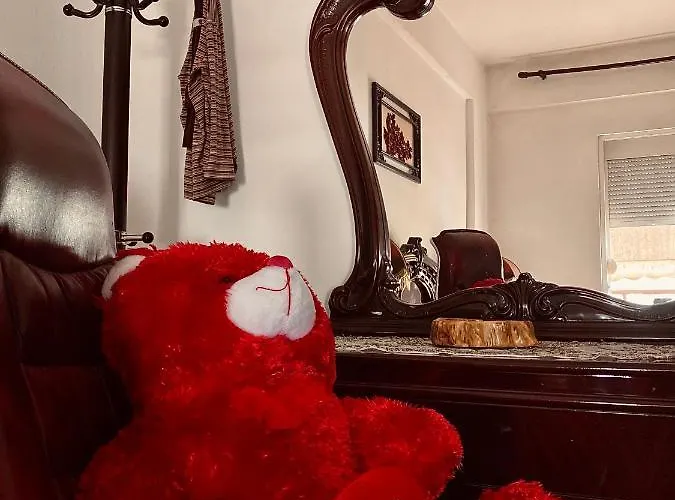 Charming Flat Getaway 培拉特