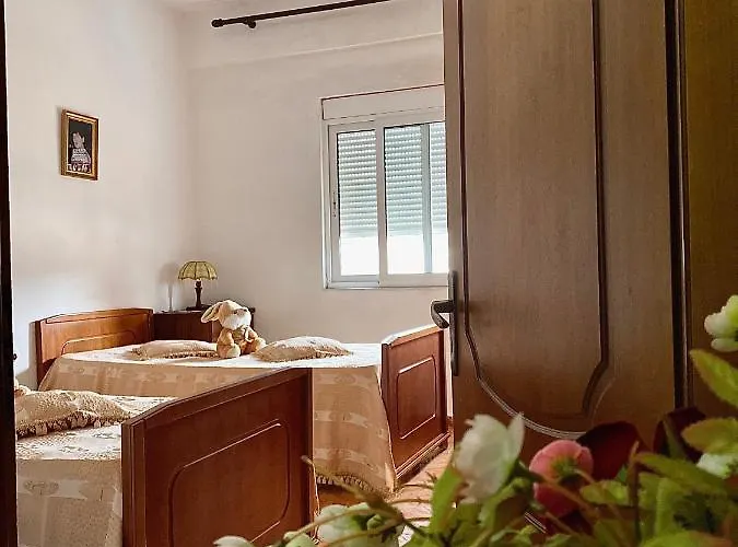 Charming Flat Getaway *